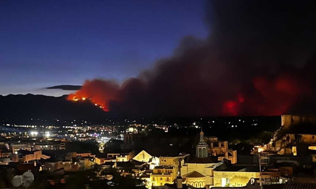 Ισπανία: Περίπου 32.000 στρέμματα δάσους έχουν καεί από τις πυρκαγιές που μαίνονται για τρίτη μέρα