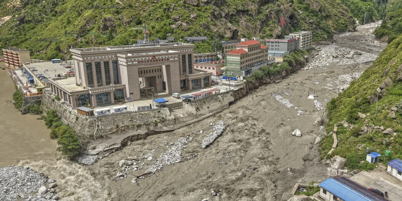 Ολόκληρες πόλεις εκκενώθηκαν στην Κίνα καθώς ανέβηκε η στάθμη 25 ποταμών