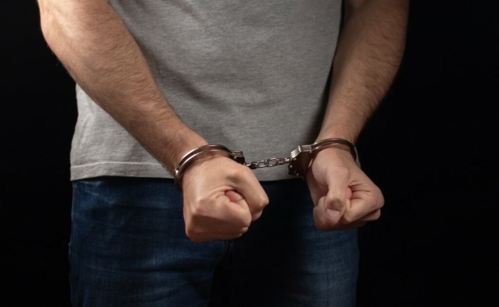 Θεσσαλονίκη: Παρίσταναν τους υπαλλήλους της ΑΑΔΕ και «ξάφριζαν» ανυποψίαστα θύματα – Άνω των 170.000 ευρώ η λεία