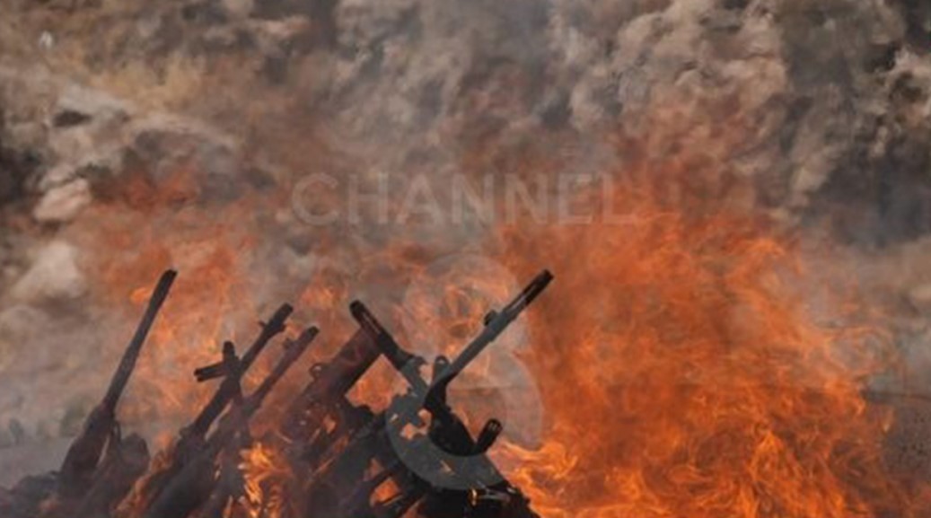 PKK: Άρχισε ο αφοπλισμός του με μία συμβολική εκδήλωση στο Βόρειο Ιράκ - Δείτε τις πρώτες εικόνες