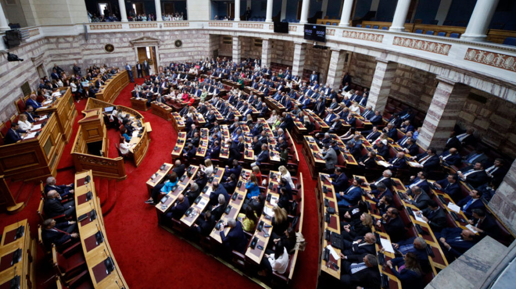 Βουλή: Ψηφίστηκε η τροπολογία για το μεταναστευτικό με 177 «ναι»