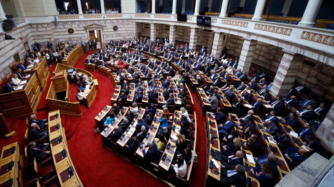 Βουλή: Ψηφίστηκε η τροπολογία για το μεταναστευτικό με 177 «ναι»