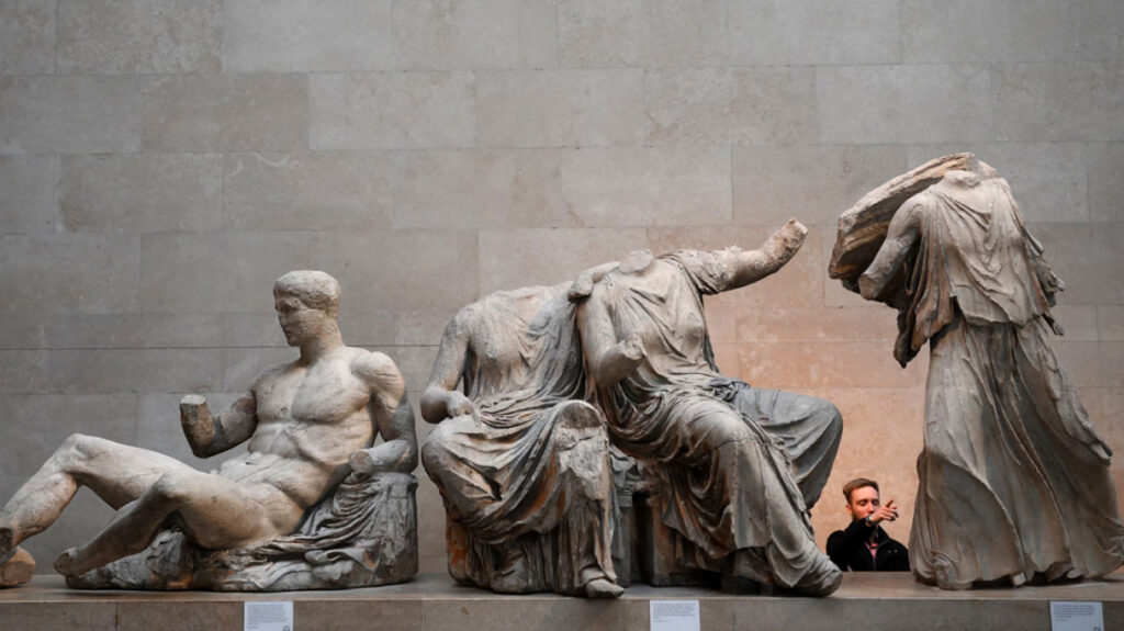 Βρετανοί πολιτικοί κατά του Βρετανικού Μουσείου για «μυστικές διαπραγματεύσεις» σχετικά με τα Γλυπτά του Παρθενώνα