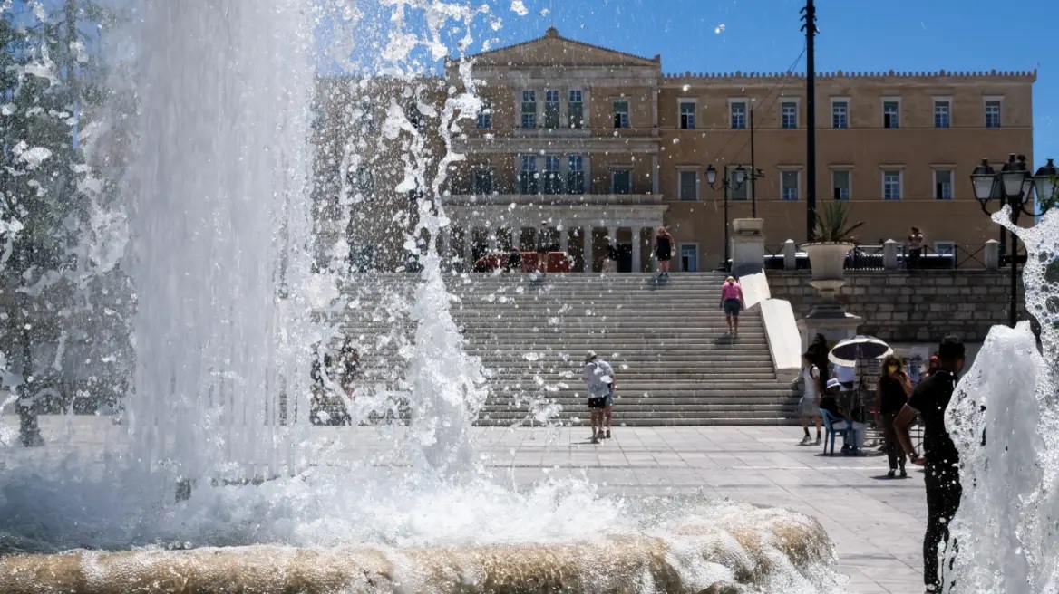 Καιρός: Καμίνι η χώρα με 38°C για τουλάχιστον 10 ημέρες - Επίμονος ο καύσωνας