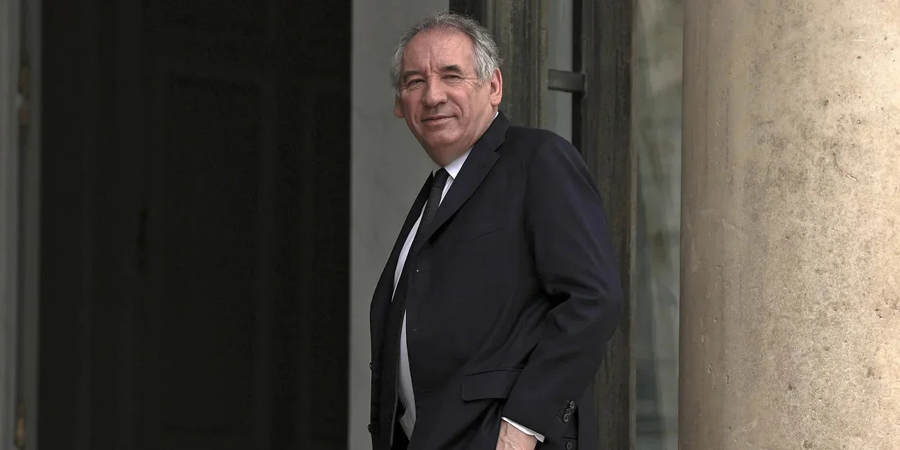 Τις αργίες της Δευτέρας του Πάσχα και της Ημέρας της Νίκης θέλει να καταργήσει ο πρωθυπουργός της Γαλλίας