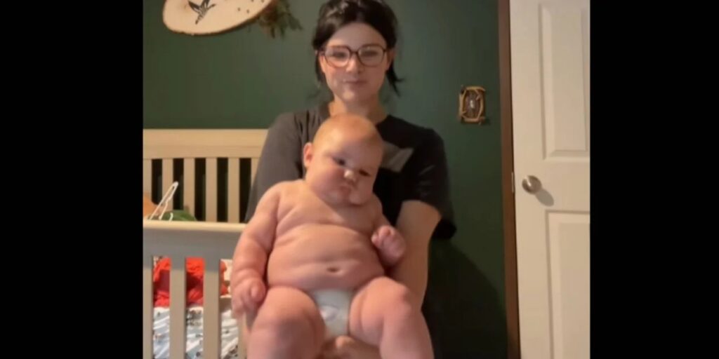 Viral στο TikTok βίντεο με μωρό 4 μηνών που ζυγίζει 10 κιλά