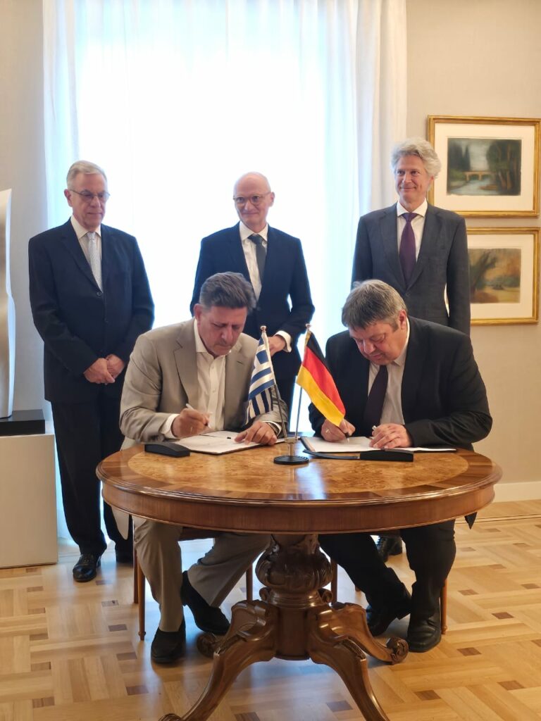 Ναυπηγεία Σκαραμαγκά: Συμφωνία με την TKMS για την αναβάθμιση των ελληνικών υποβρυχίων