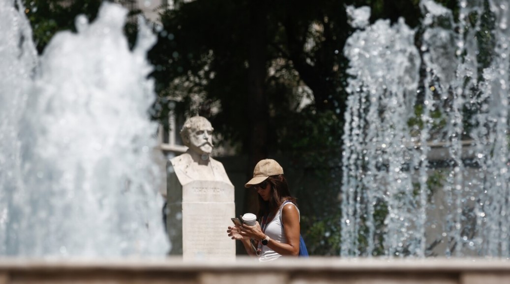 Καιρός: Καμίνι από σήμερα η χώρα με θερμοκρασίες έως 43°C - Πότε θα υποχωρήσει