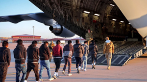 ΗΠΑ: Η ICE θα συλλαμβάνει παράνομους μετανάστες στη χώρα ακόμα και χωρίς ποινικό μητρώο