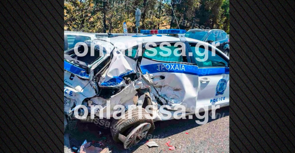 Λάρισα: Αγροτικό όχημα έπεσε πάνω σε περιπολικό έξω – Πώς γλίτωσαν οι αστυνομικοί από τη σφοδρή σύγκρουση