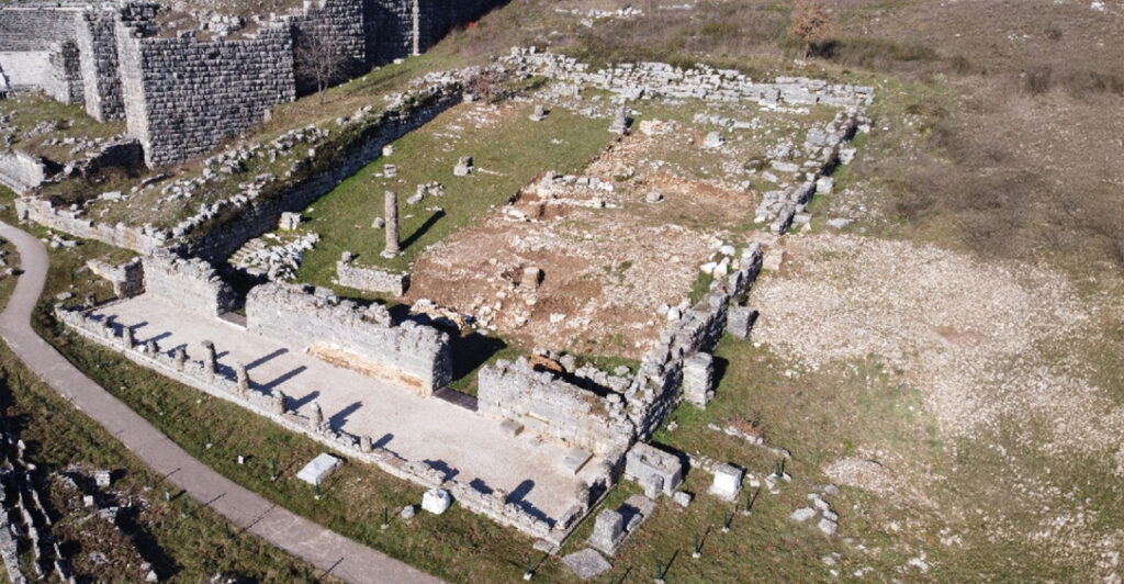 ΥΠΠΟ: Ξεκινά η αποκατάσταση του Βουλευτηρίου στη Δωδώνη – Προβάλλει την πολιτική κληρονομιά του 3ου αι. π.Χ.