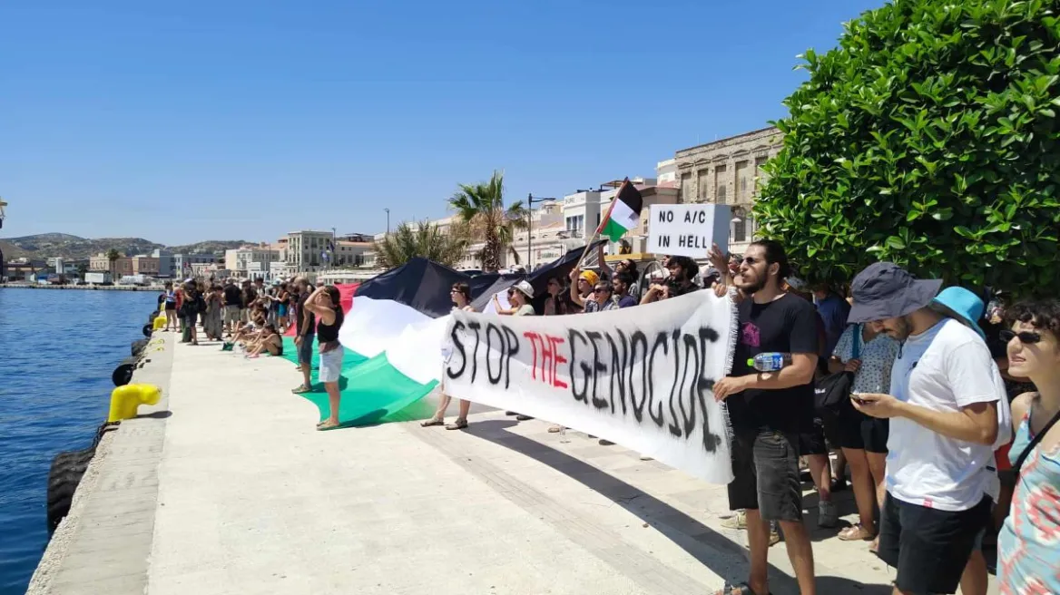 Δεν άφησαν ισραηλινούς τουρίστες να αποβιβαστούν στη Σύρο διαδηλωτές υπέρ της Παλαιστίνης