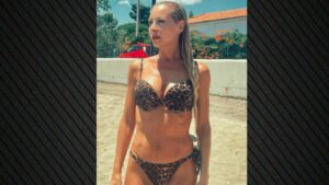 Η Φαίη Ξυλά μαγνητίζει τα βλέμματα με το λεοπάρ μαγιό της