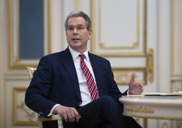 Μπέσεντ για Πάουελ: Δεν χρειάζεται να παραιτηθεί – Θα ήταν καλό για την υστεροφημία του να ελέγξει την Fed