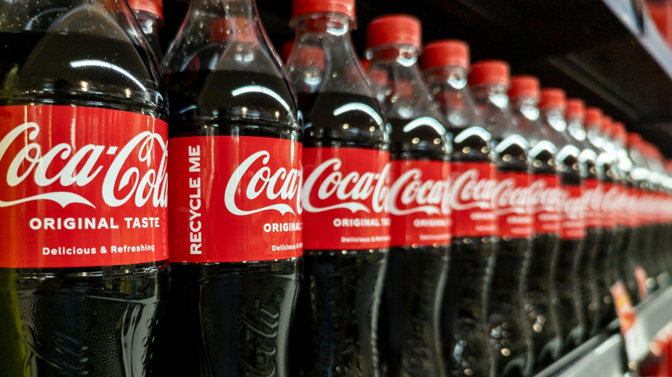 Για το χατίρι του Τραμπ: Η Coca Cola λανσάρει έκδοση με ζάχαρη από ζαχαροκάλαμο, διαμαρτύρονται οι παραγωγοί καλαμποκιού