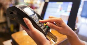 Η Ευρώπη αφήνει τα μετρητά – Στροφή στις ψηφιακές πληρωμές