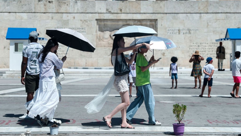 Καιρος: Επιμένει ο καύσωνας και σήμερα - Σε ποιες περιοχές ο υδράργυρος θα χτυπήσει «κόκκινο»