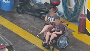 Παιδί ΑμεΑ ταξίδεψε σε γκαράζ ferry boat από Θάσο εν μέσω καύσωνα - Τι καταγγέλλει επιβάτιδα