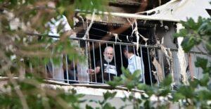 Πέτρος Φιλιππίδης: Νέα αυτοψία στο διαμέρισμα του για την πυρκαγιά - ΕΙΚΟΝΕΣ