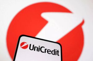 Στοχεύουν στο 30% της Alpha bank οι Ιταλοί της UniCredit: Μετά το ναυάγιο με τη γερμανική Commerzbank και την ιταλική Banco Bpm, με όπλο τα υπερκέρδη (+25% το β’ τρίμηνο) αποσκοπούν στον έλεγχο της συστημικής τράπεζας - Κατέχουν ήδη πέριξ του 20% μετά την εξαγορά του ποσοστού του Ολλανδού Χόλτερμαν!