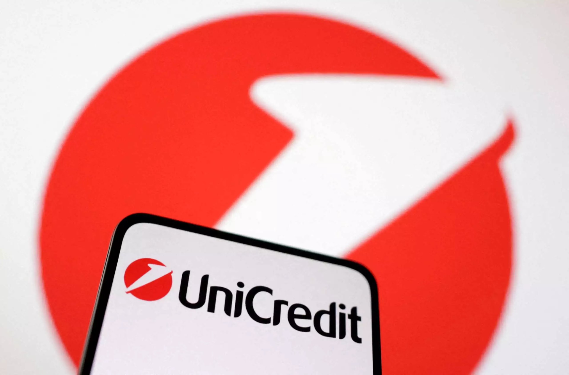 Στοχεύουν στο 30% της Alpha bank οι Ιταλοί της UniCredit: Μετά το ναυάγιο με τη γερμανική Commerzbank και την ιταλική Banco Bpm, με όπλο τα υπερκέρδη (+25% το β’ τρίμηνο) αποσκοπούν στον έλεγχο της συστημικής τράπεζας - Κατέχουν ήδη πέριξ του 20% μετά την εξαγορά του ποσοστού του Ολλανδού Χόλτερμαν!