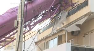 Γερανοφόρο έπεσε σε σπίτι στο Περιστέρι
