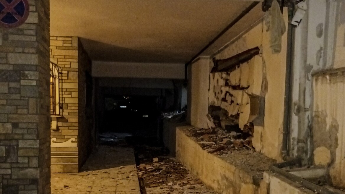 Ισχυρή έκρηξη σε πολυκατοικία στη Θεσσαλονίκη - Ανοιχτό το ενδεχόμενο τρομοκρατικής επίθεση