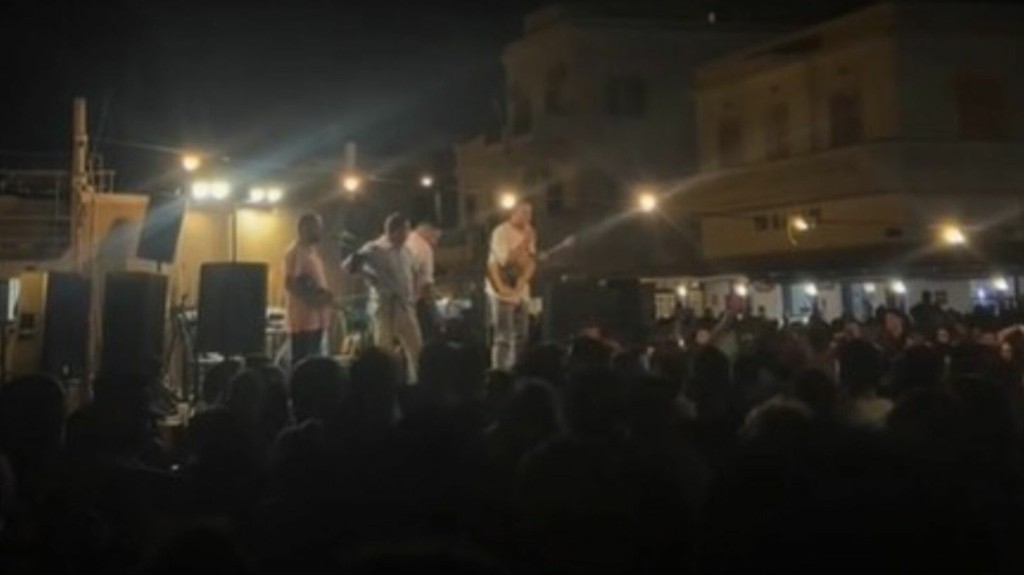 Διαλύθηκε πανηγύρι στην Αμοργό, νεαροί φώναζαν «Λευτεριά στην Παλαιστίνη»