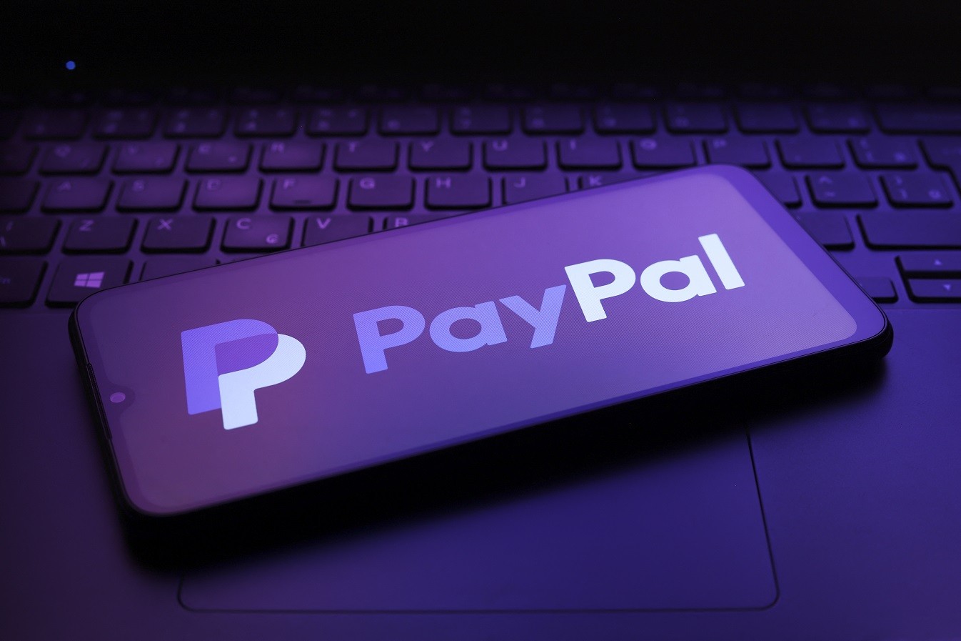 Ισχυρές επιδόσεις από την PayPal – Αυξάνει τις προβλέψεις για το 2025