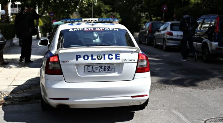 Γυναίκα αυτοπυρπολήθηκε μπροστά από την Αίγλη Ζαππείου