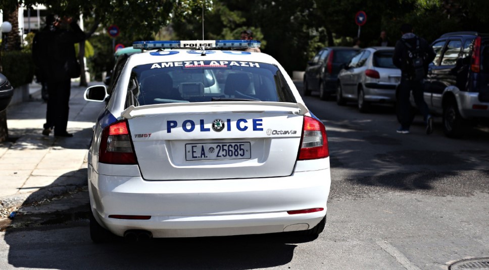 Γυναίκα αυτοπυρπολήθηκε μπροστά από την Αίγλη Ζαππείου