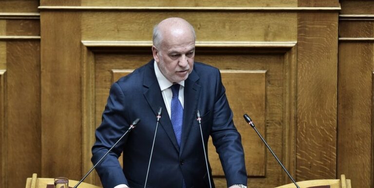 Σύγκρουση στη Βουλή - Φλωρίδης σε Φάμελλο για Ισραηλινούς τουρίστες: «Ο λαός καταλαβαίνει τι κάνετε με τη στήριξη γελοίων ομάδων στα λιμάνια»