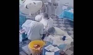 Σεισμός 8,8 Ρίχτερ στην Καμτσάτκα: Δείτε το viral βίντεο με τους Ρώσους χειρουργούς τη στιγμή της ισχυρής δόνησης