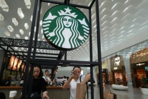 Απογοητευτικά αποτελέσματα για τη Starbucks – Πίεση στις ΗΠΑ