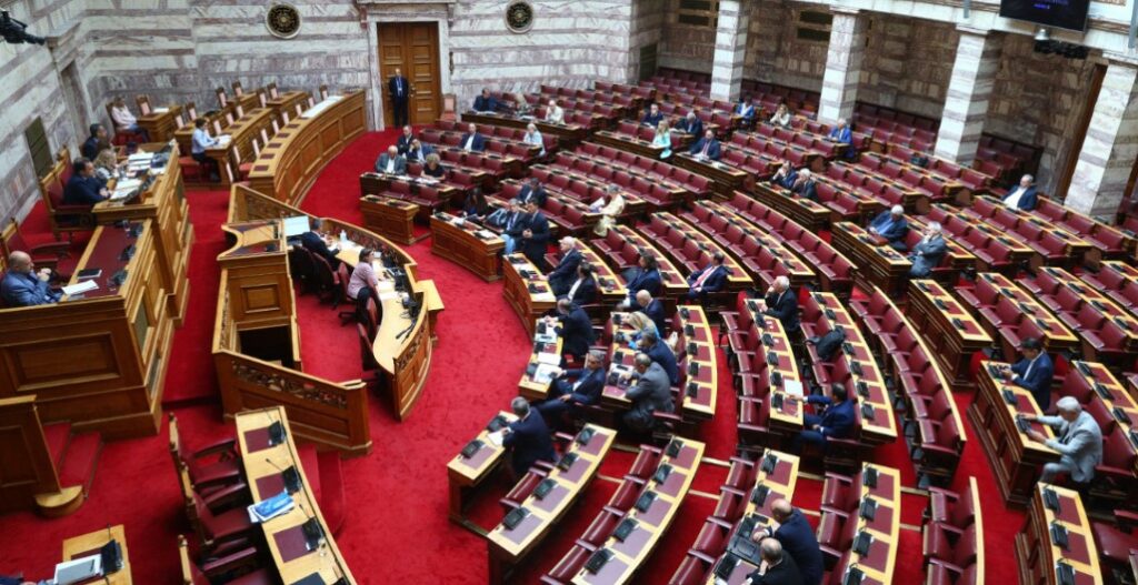 Με νέα ένταση για την επεισοδιακή ψηφοφορία στην υπόθεση ΟΠΕΚΕΠΕ ξεκίνησε η σημερινή συνεδρίαση στη Βουλή
