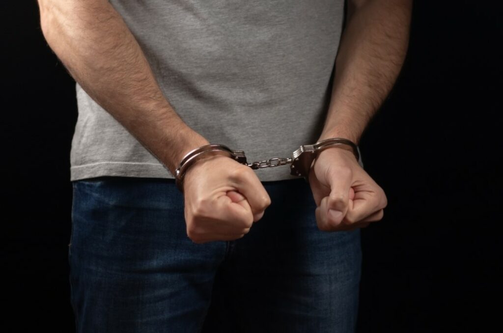 Συνελήφθη στο «Ελ. Βενιζέλος» Αυστραλός καταζητούμενος για υπόθεση ανθρωποκτονίας και εμπρησμού