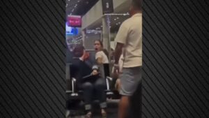 Κολομβία: Άντρας χαστούκισε γυναίκα σε αεροδρόμιο επειδή δεν τον άφησε να κάτσει δίπλα στη γυναίκα του