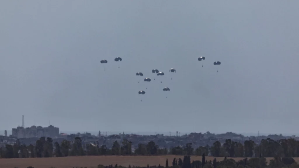 Σε ρίψη 12 τόνων τροφίμων στη Γάζα προχώρησε σήμερα η Ισπανία