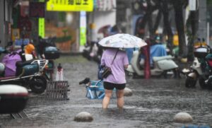 Συναγερμός στην Κίνα ενόψει ισχυρών βροχοπτώσεων: Χιλιάδες πολίτες απομακρύνθηκαν από ευάλωτες περιοχές