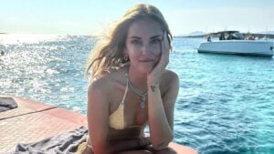 Οι διακοπές της Κιάρα Φεράνι στην Ίμπιζα μέσα από το φωτογραφικό της άλμπουμ
