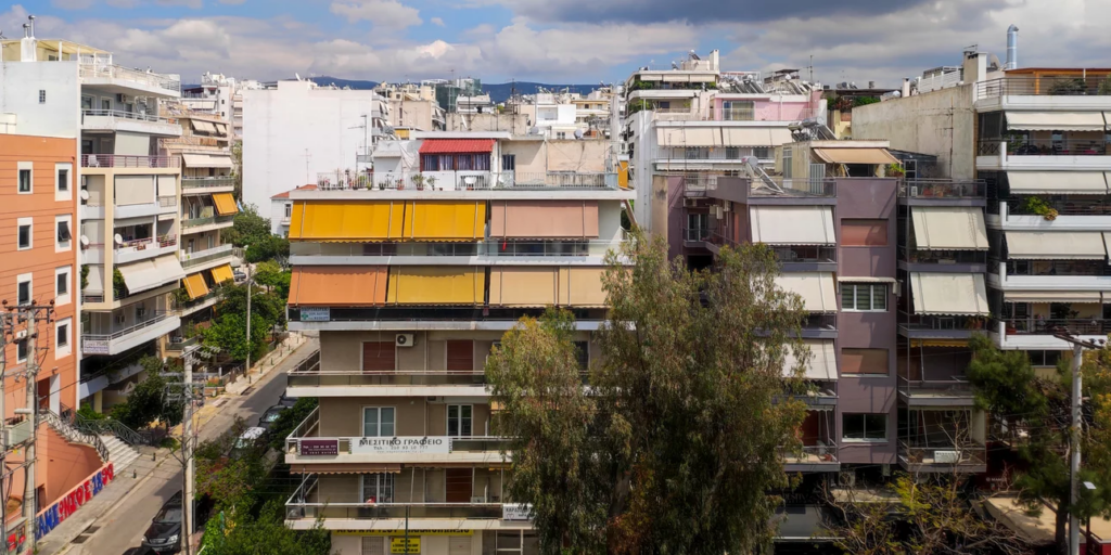 Διαβάστε ακόμη: Helleniq Energy: Στα €221 εκατ. τα συγκρίσιμα EBITDA το α΄εξάμηνο Jefferies: Alpha Bank και Eurobank ενισχύουν το ήδη ισχυρό investment case τους Metlen PLC: Η ΕΚ ενέκρινε το squeeze out – Διακοπή διαπραγμάτευσης στις 25 Αυγούστου Citi, JP Morgan και AXIA για ΔΕΗ: Ισχυρή ανάκαμψη, σε τροχιά για επίτευξη των στόχων