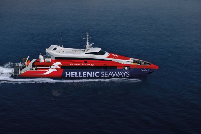 Μηχανική βλάβη στο Flying Cat III με 340 επιβάτες για Αργοσαρωνικό