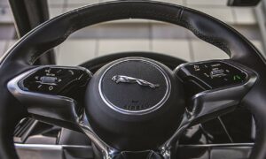 Jaguar Land Rover: Προκλήσεις για την εταιρεία πέρα από τις χαμηλές πωλήσεις