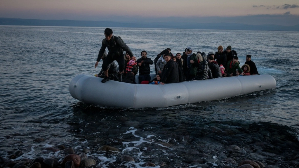 Βρετανία: Πάνω από 50.000 μετανάστες έφτασαν στη χώρα με βάρκες επί κυβέρνησης Κιρ Στάρμερ