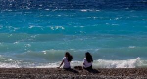 Καιρός: Μέχρι 39°C σήμερα η θερμοκρασία - Θυελλώδεις άνεμοι σε Κυκλάδες, Εύβοια και Αττική
