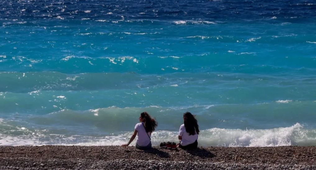 Καιρός: Μέχρι 39°C σήμερα η θερμοκρασία - Θυελλώδεις άνεμοι σε Κυκλάδες, Εύβοια και Αττική