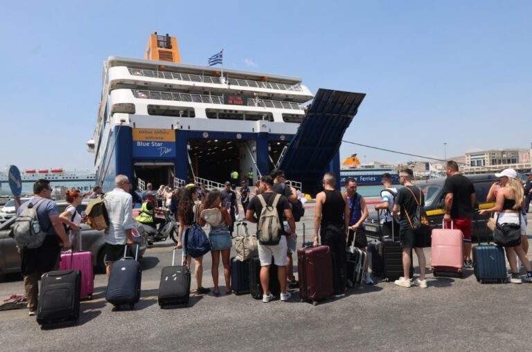 Δεκαπενταύγουστος Με γεμάτα πλοία η έξοδος των εκδρομέων του Δεκαπενταύγουστου: 47 δρομολόγια σήμερα από Πειραιά, Λαύριο, Ραφήνα - 32.000 έφυγαν μόνο χθες