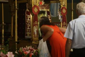 Δεκαπενταύγουστος: Οι παραδόσεις και τα έθιμα για την Κοίμηση της Θεοτόκου