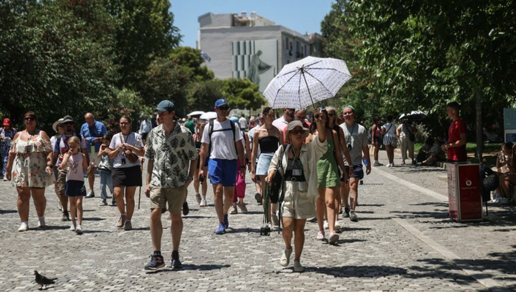 Καιρός: Μικρή πτώση της θερμοκρασίας σήμερα - Εξασθενούν τα μελτέμια και έρχονται μπόρες