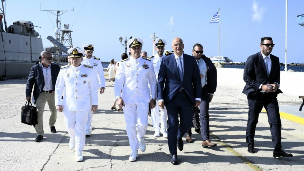 Στην επιμνημόσυνη δέηση των πεσόντων του καταδρομικού «Έλλη» ο Δένδιας